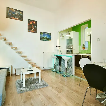 Apartment Studio Apartment Green Wall
